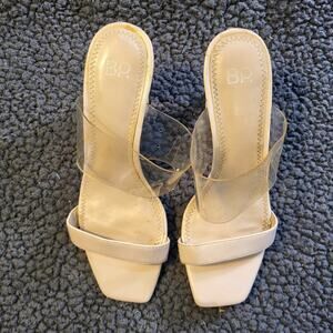 BP. Nola clear-strap block-heel sandals in a beige color size 6.5